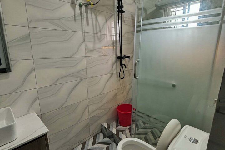 Room 6 of 17