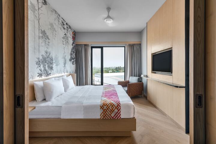 Room 11 of 80