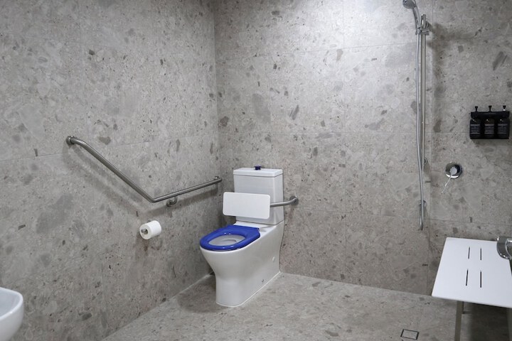 Room 12 of 21