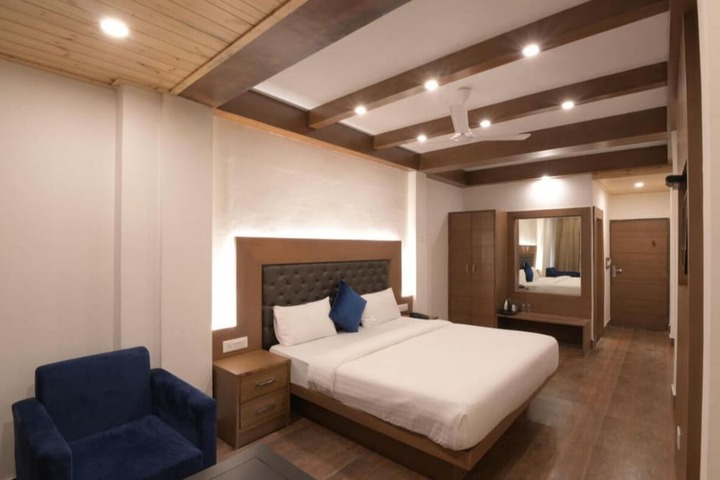 Room 3 of 33