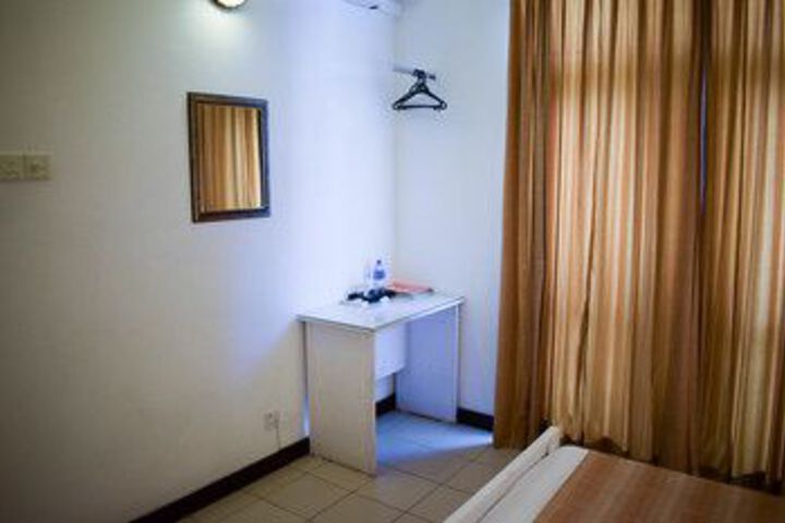 Room 10 of 24