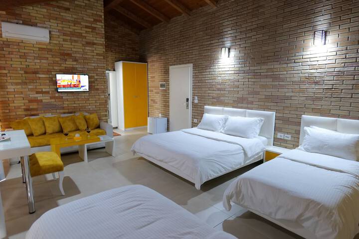 Room 27 of 123
