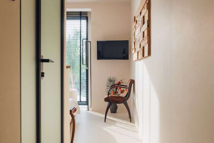 Room 28 of 190