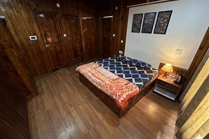 Room 11 of 34