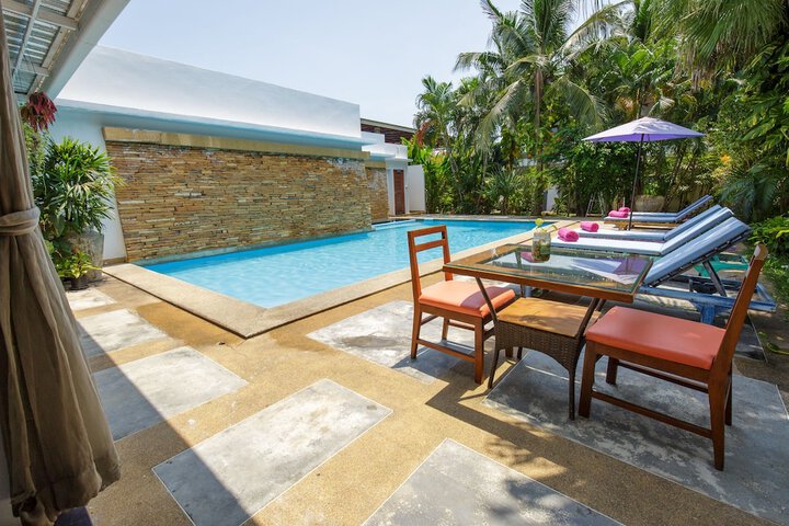 Pool 10 of 39