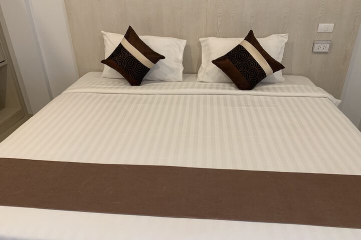 Room 9 of 36
