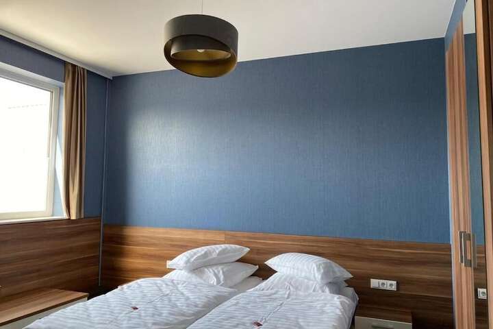 Room 11 of 19