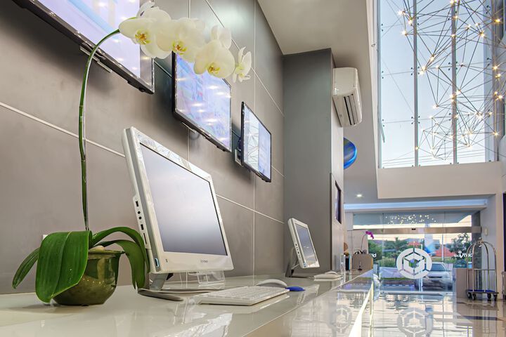 Business Center 43 of 47