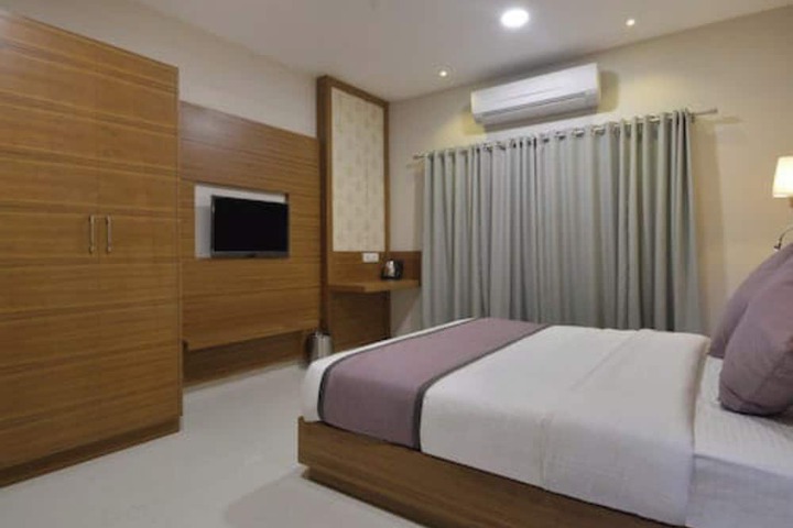 Room 13 of 17