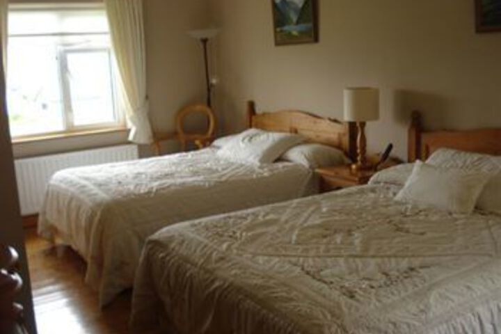 Room 4 of 8