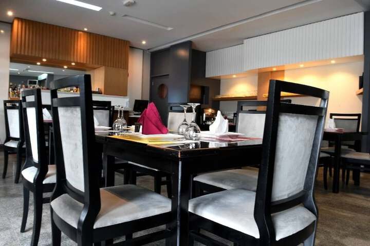 Dining 45 of 56
