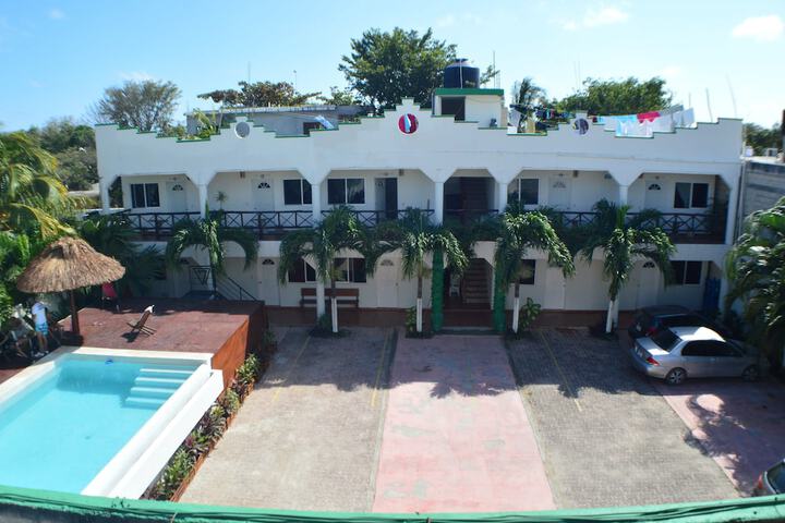 Hotel Exterior 43 of 50