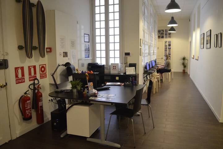 Check-in/check-out kiosk