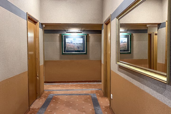 Room 42 of 81