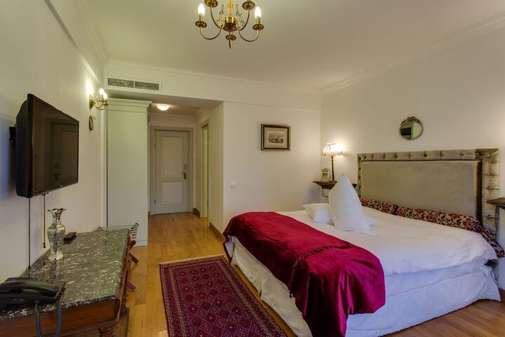 Room 17 of 37