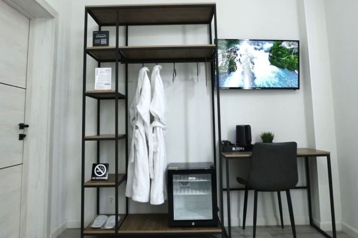 Room 16 of 33