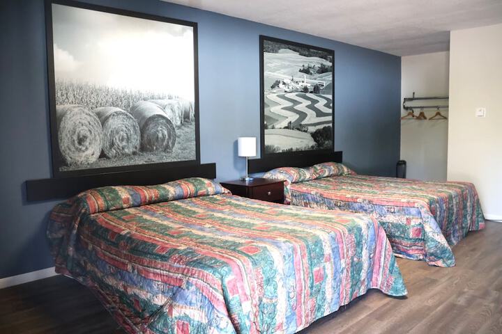 1 Queen Bed (7 of 18)