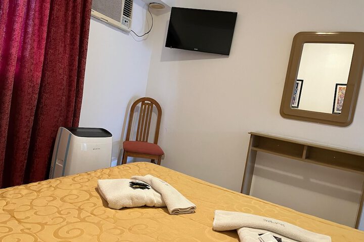 Room 32 of 59