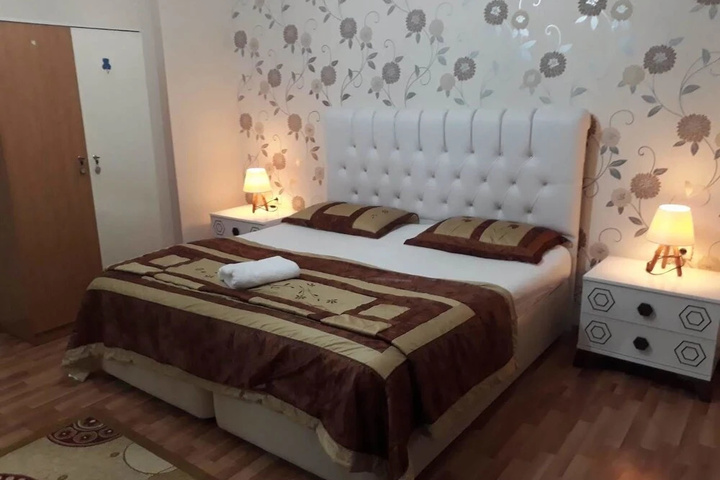 Room 5 of 19