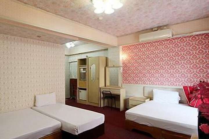 Room 2 of 51