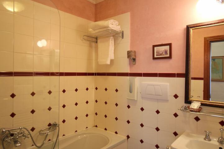 Room 13 of 31