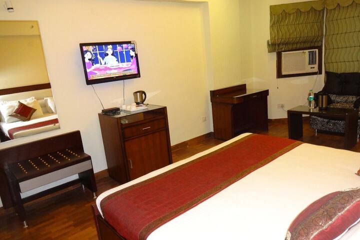 Room 2 of 9