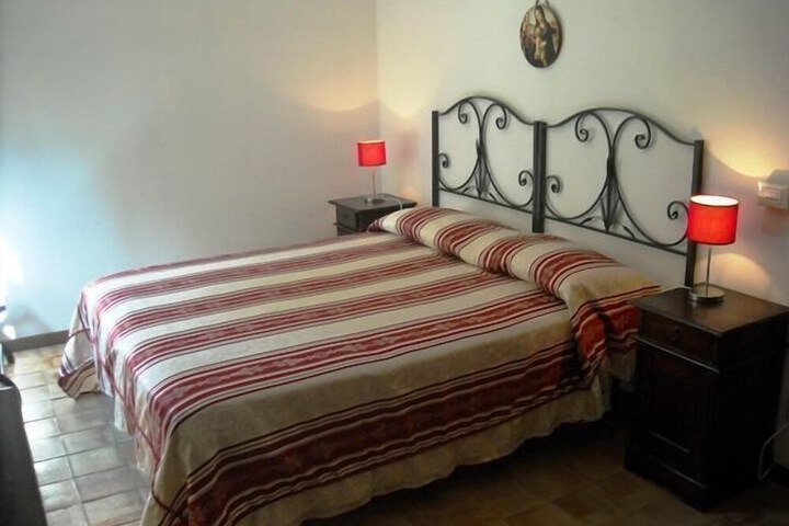 Room 5 of 49