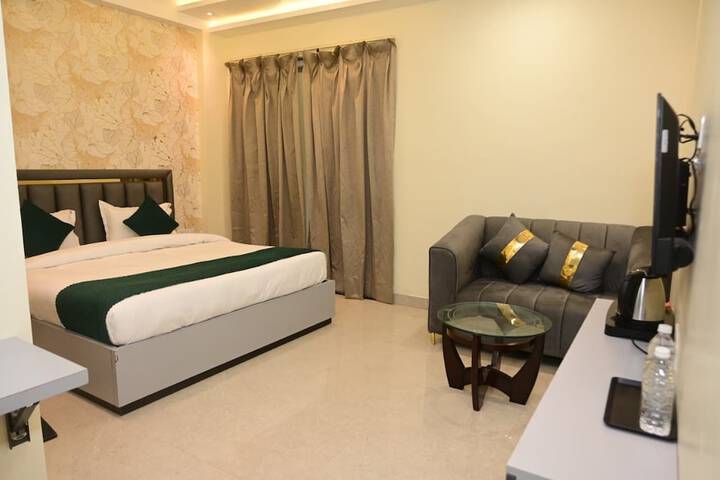 Room 6 of 11