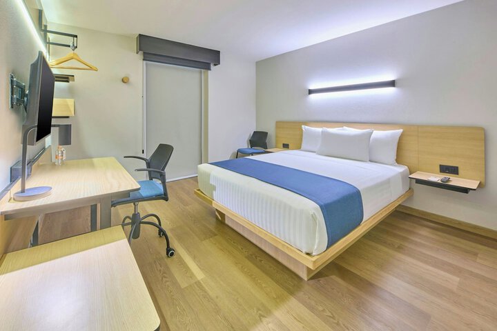 Room 10 of 48