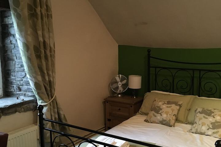 Room 17 of 38