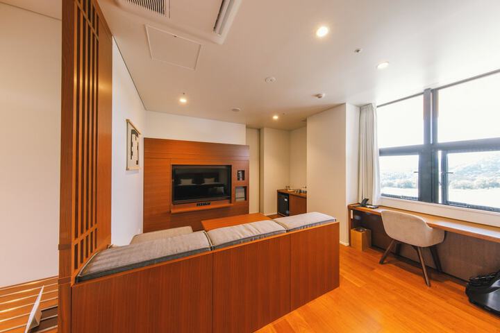 Room 50 of 117