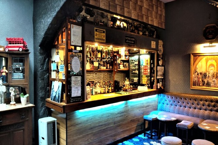 Lounge 19 of 23