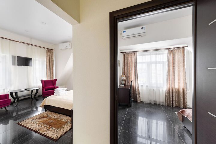 Room 6 of 73