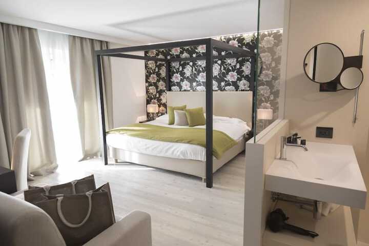 Room 7 of 79
