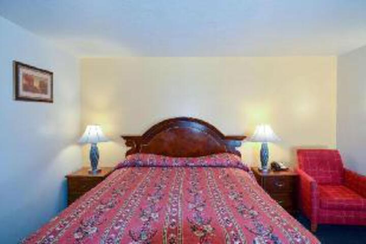 Deluxe King Bed (4 of 5)
