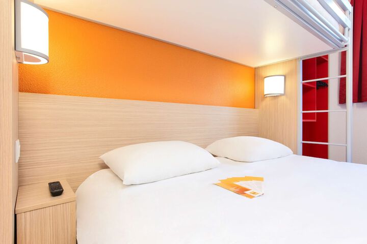 Room 12 of 27