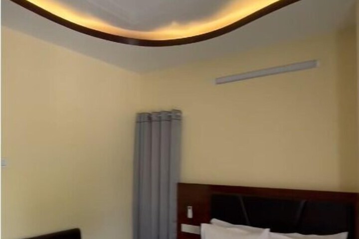 Room 13 of 82