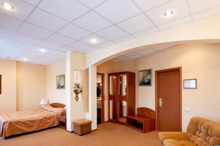 Room 33 of 99
