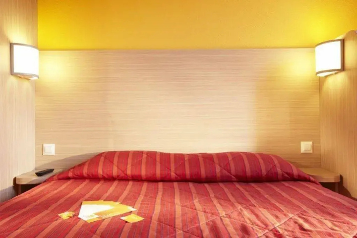Room 4 of 13