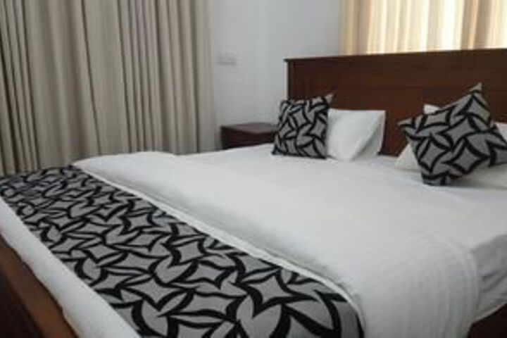Room 6 of 11