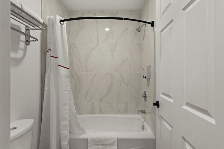 1 Queen Bed (8 of 12)