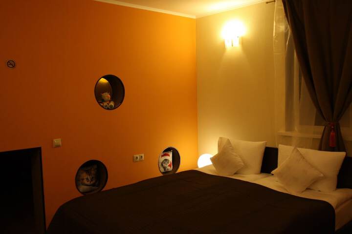 Room 11 of 16