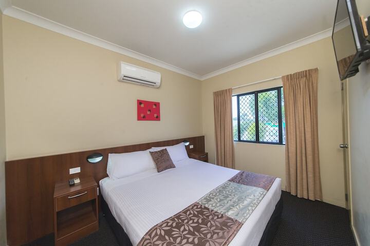 Room 3 of 74