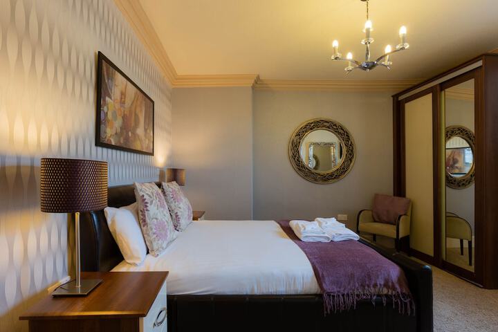 Room 3 of 28