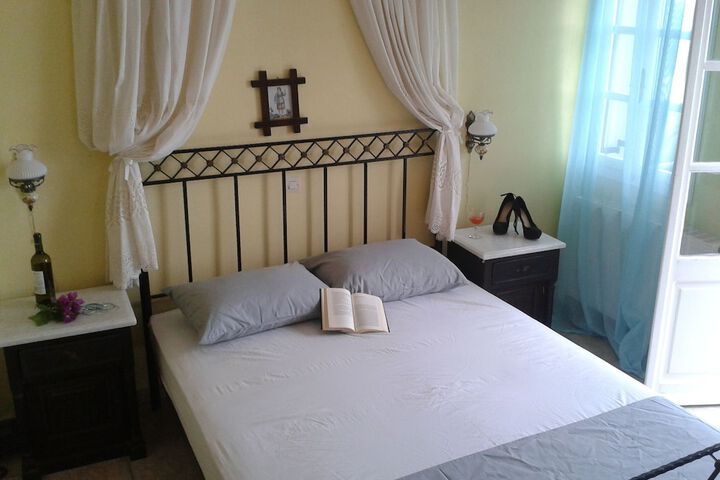 Room 11 of 32