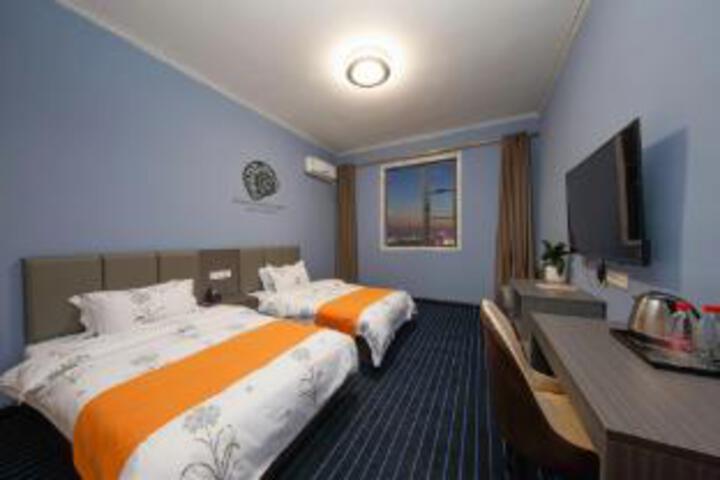 Room 6 of 7