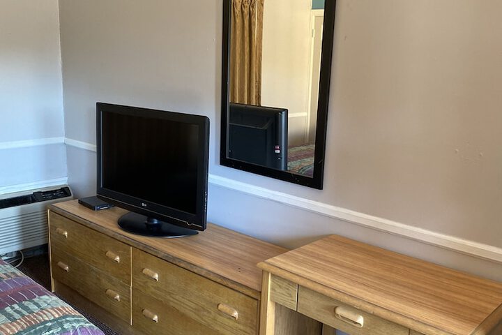 Room 10 of 11