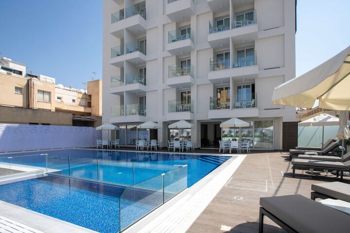 Hotel 63 of 64