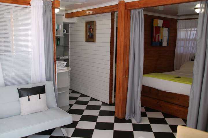 Room 15 of 69