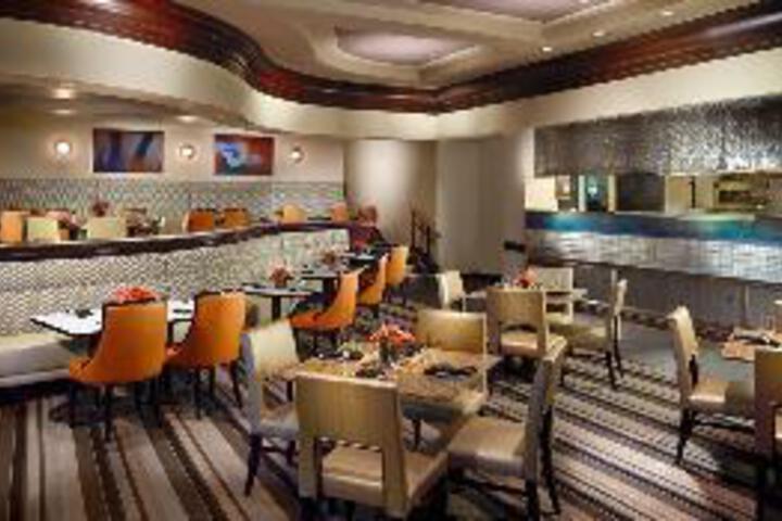 Dining 4 of 18